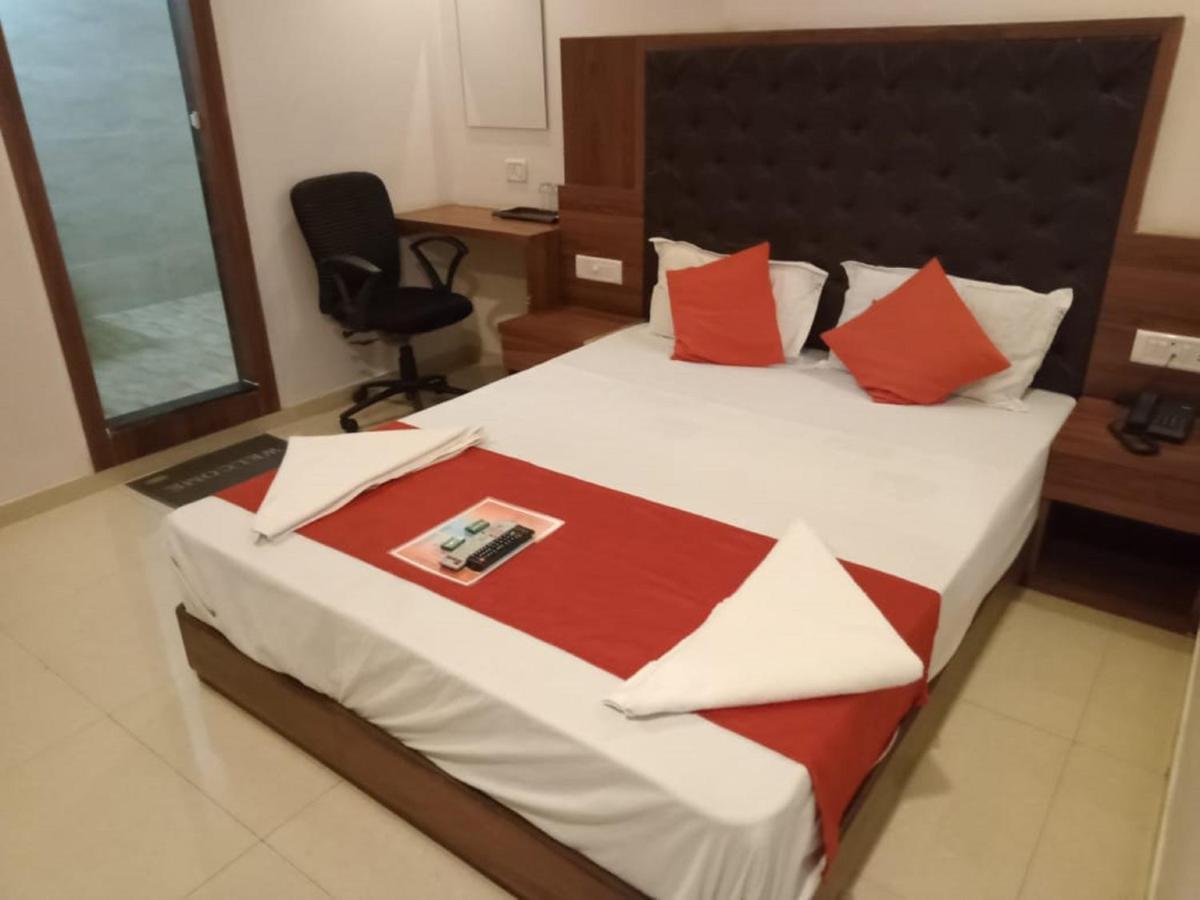 Hotel Sai Deep Lodging By Wb Inn نافي مومباي المظهر الخارجي الصورة